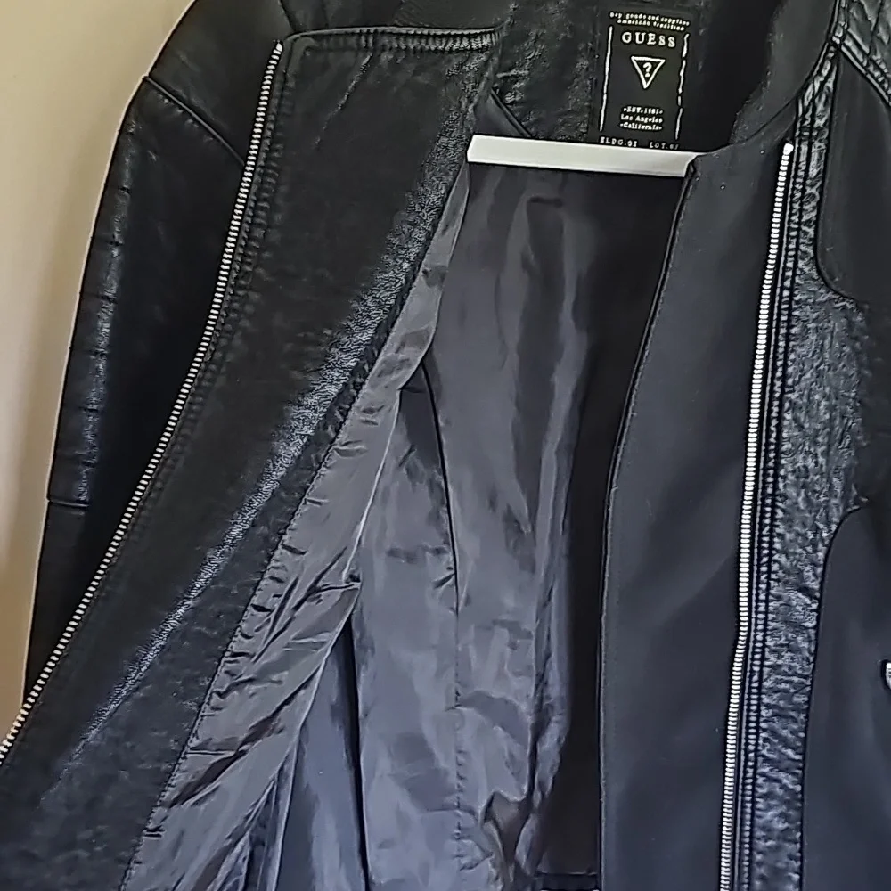 Vintage Guess Women's Jacket Small Black Faux Leather Full Zip Motorcycle Jacket - Picture 5 of 8